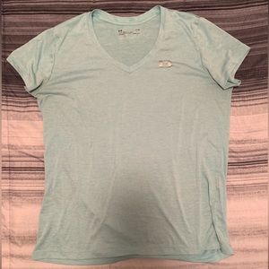 Under Armour women’s T-Shirt! Size Large. Light-weight & perfect for the gym!